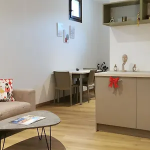 Modern Renovated Apt In Center Appartamento